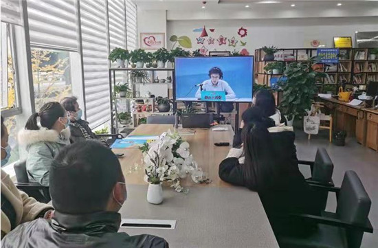 成都市首次創(chuàng)新以線上直播、連麥互動的“線上云聯(lián)動”形式，在全市掀起憲法學(xué)習(xí)宣傳教育的熱潮。成都市金牛區(qū)司法局供圖